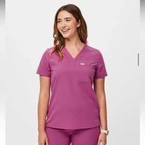 Figs Catarina One Pocket Scrub Top (bright fuschia)